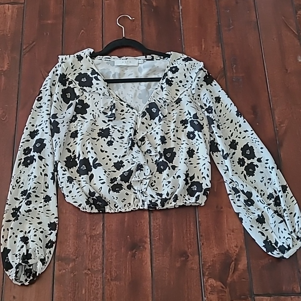 ASTR The Label Black/White Floral Print Ruffle Detail Longsleeve Blouse Size S - Picture 3 of 8